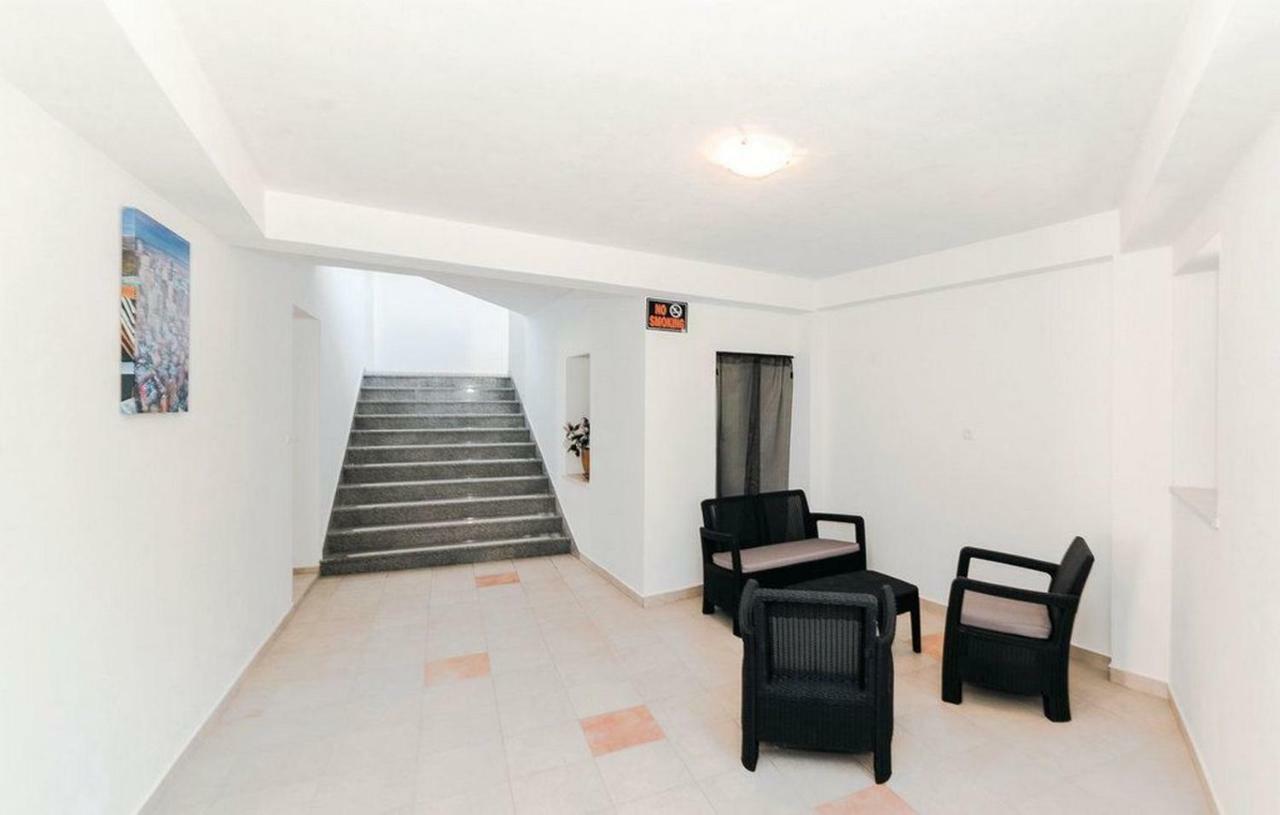 Apartments Old Grandfather'S House Banj Exterior photo